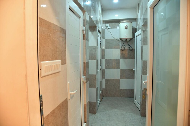 Room 21 of 32