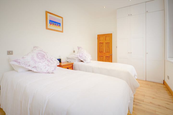Room 4 of 20