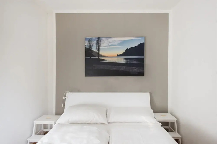 Room 4 of 17