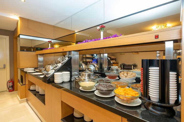 Dining 130 of 144