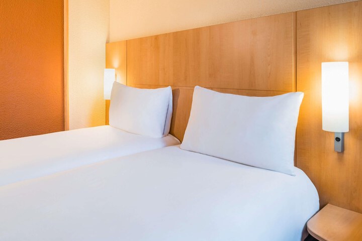 Room 21 of 40