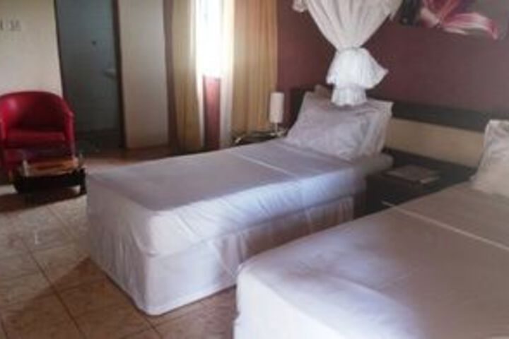 Room 8 of 16