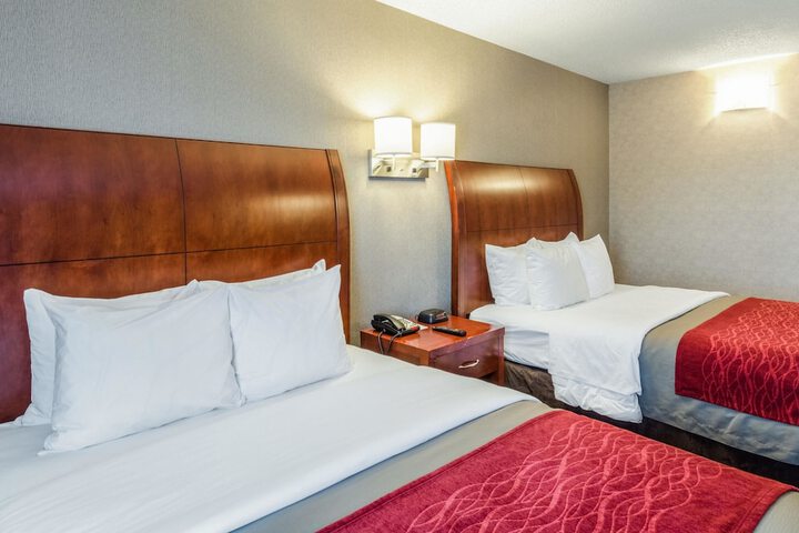 Quadruple Queen Bed (7 of 10)
