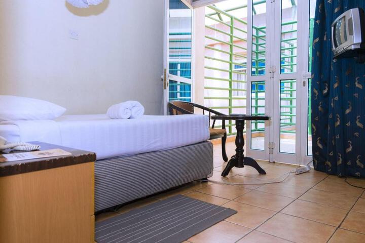 Aponye Hotel