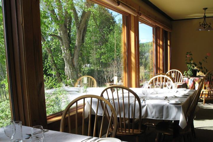Dining 8 of 17