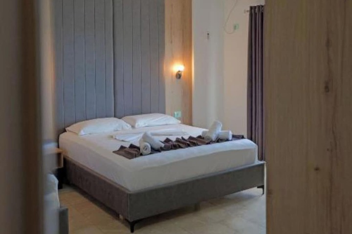 Room 14 of 48