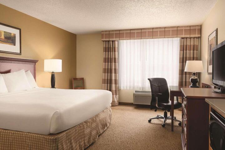 Standard King Bed Accessible (2 of 9)