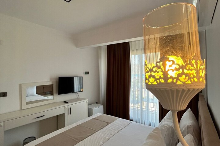 Room 8 of 19