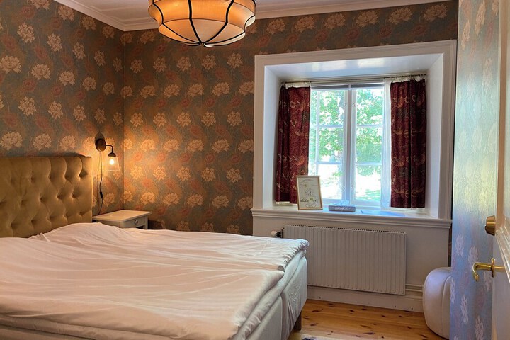 Room 4 of 43