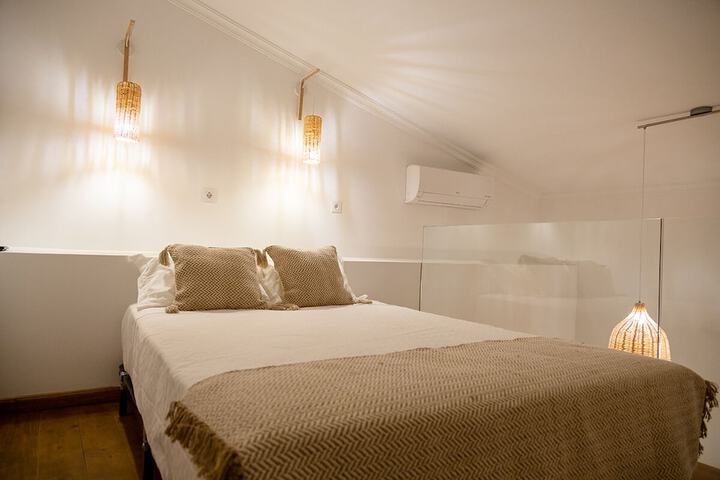 Room 11 of 77