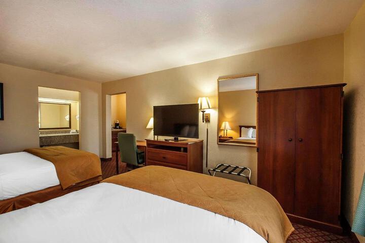 2 Double Beds (11 of 17)