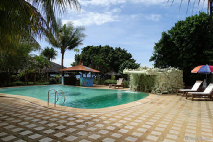 Pool 32 of 44