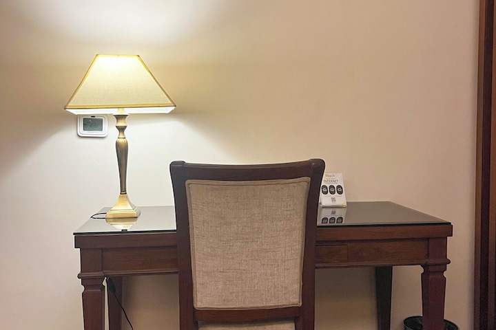 Room 52 of 99