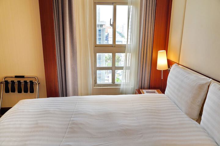 Room 3 of 38