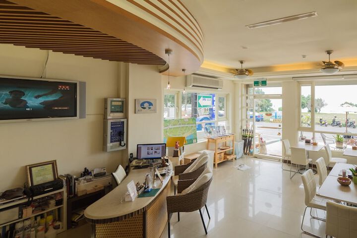 Entrance & Lobby