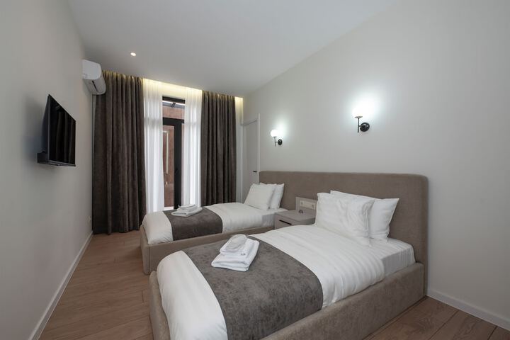Room 6 of 31