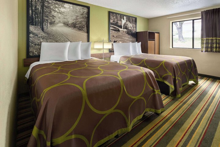 1 Queen Bed (1 of 7)