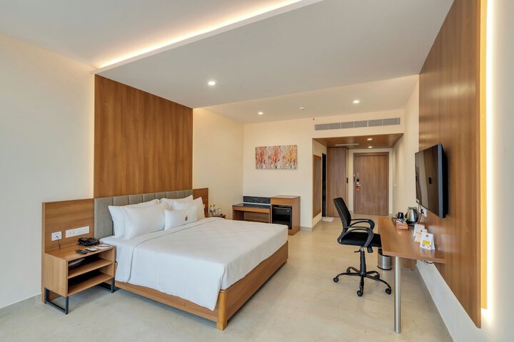 Room 5 of 18