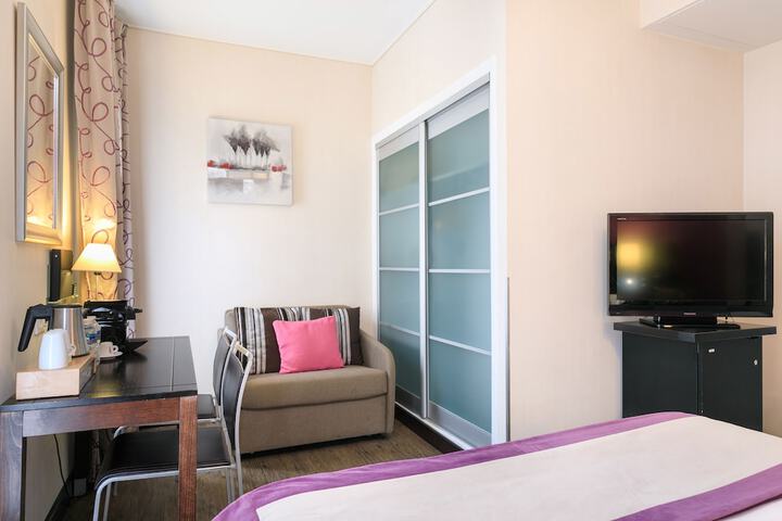 Room 15 of 106