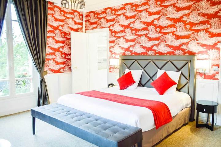 Room 3 of 74