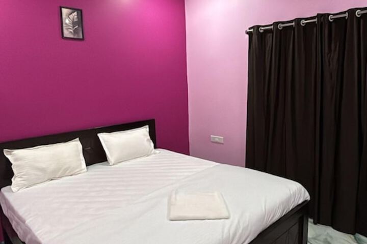 Room 5 of 16