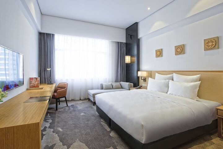 Room 6 of 19
