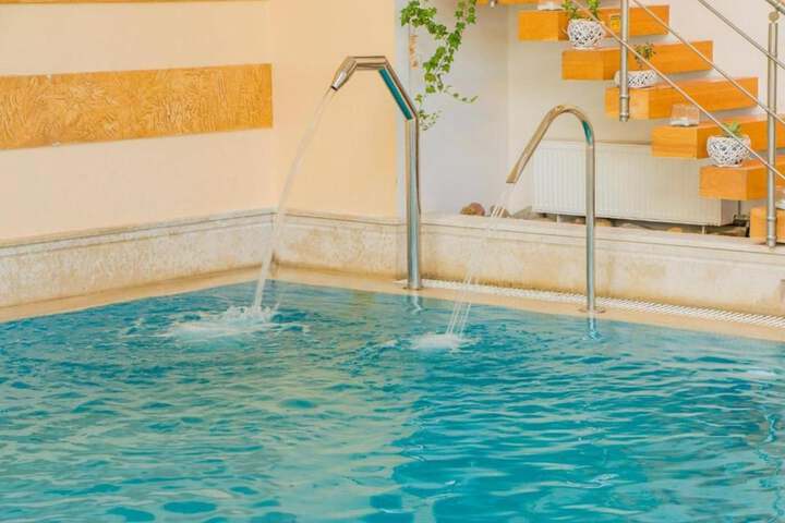 Pool 50 of 90
