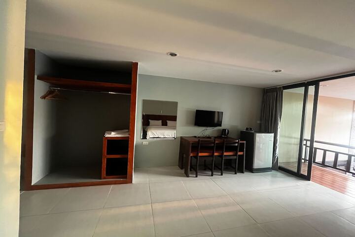 Room 21 of 53