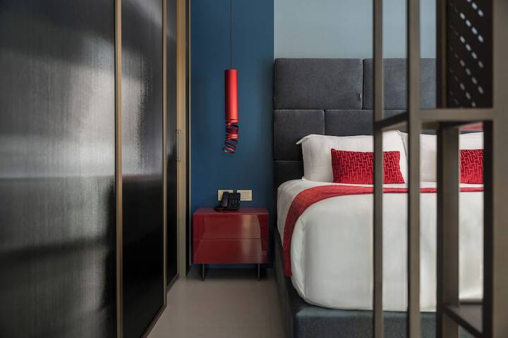 Room 2 of 85