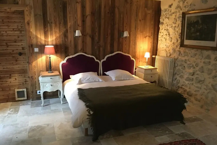 Room 3 of 16