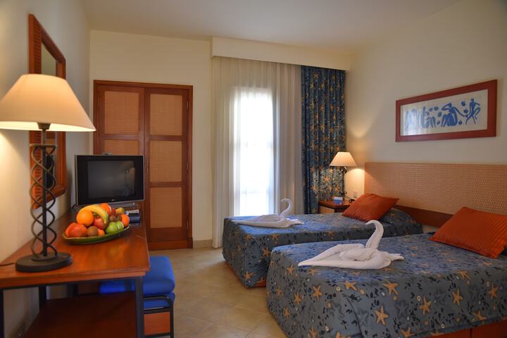 Room 4 of 63