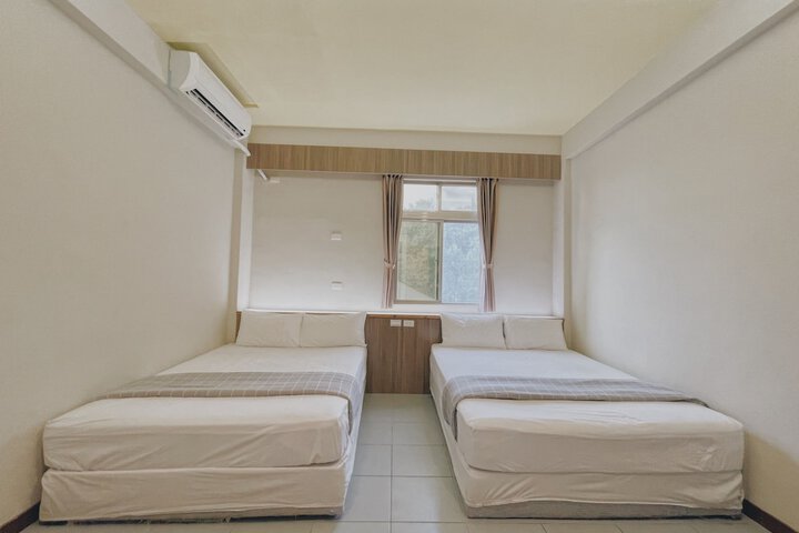Room 4 of 42