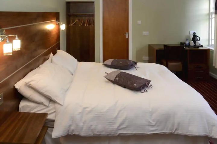 Room 11 of 27