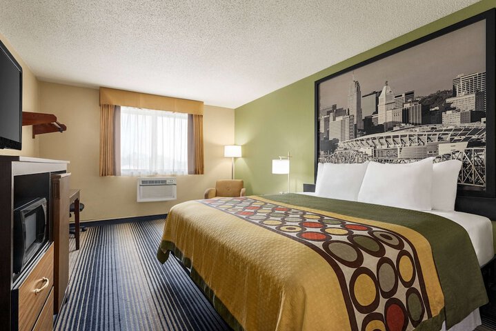 1 King Bed (13 of 15)