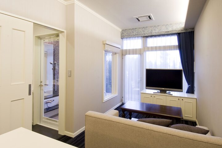 Room 14 of 87