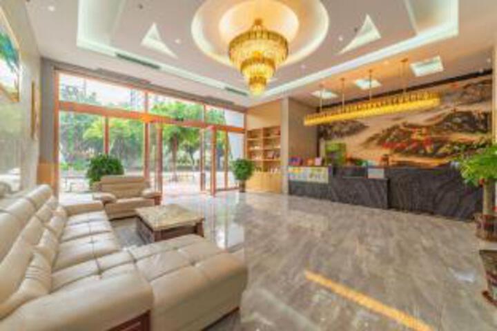 Royal Treasure Dragon Hotel (Zhangcha Metro Station Branch)