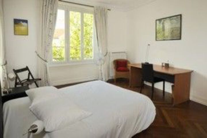 Room 4 of 10