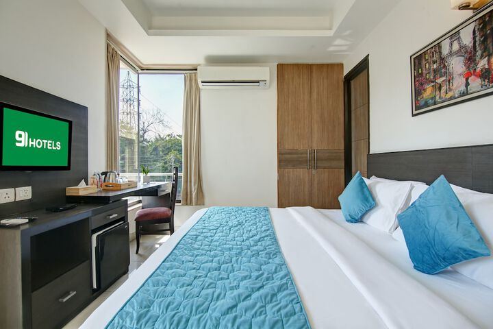 Room 35 of 82