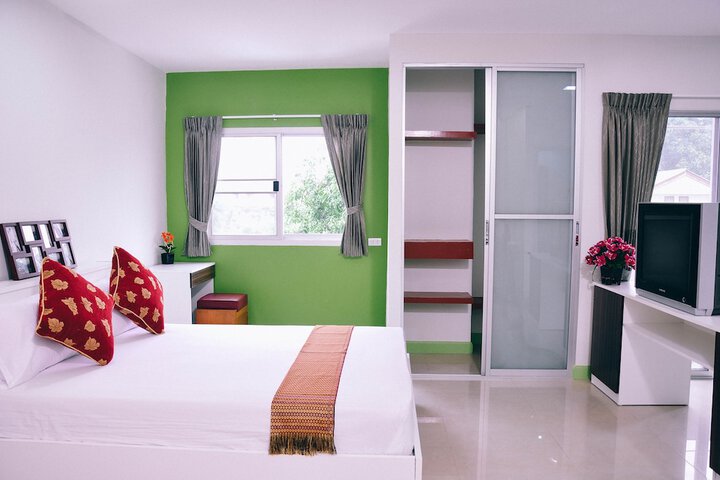 Room 15 of 48
