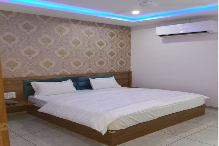 Room 10 of 17