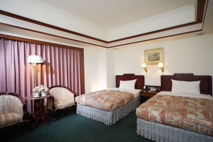 Room 5 of 24