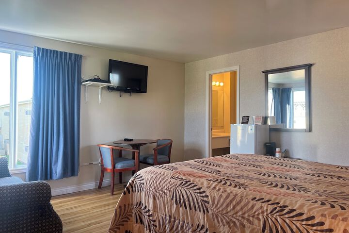 Room 33 of 64