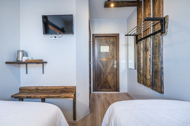 Room 10 of 60