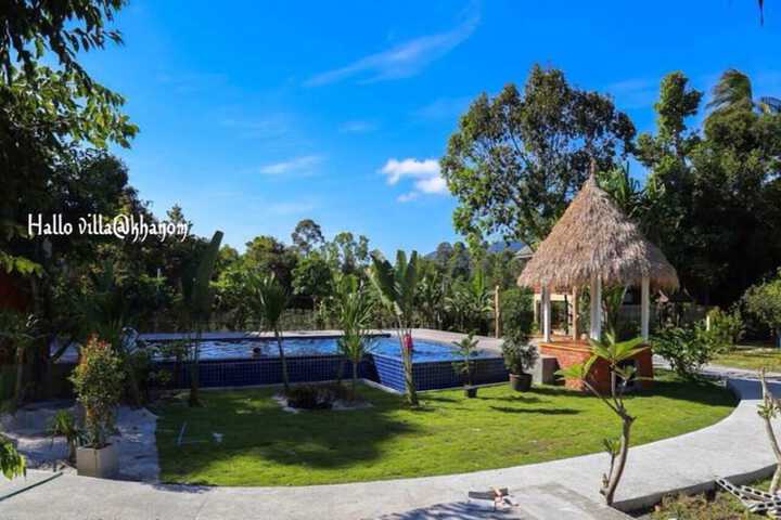Hotel Pool