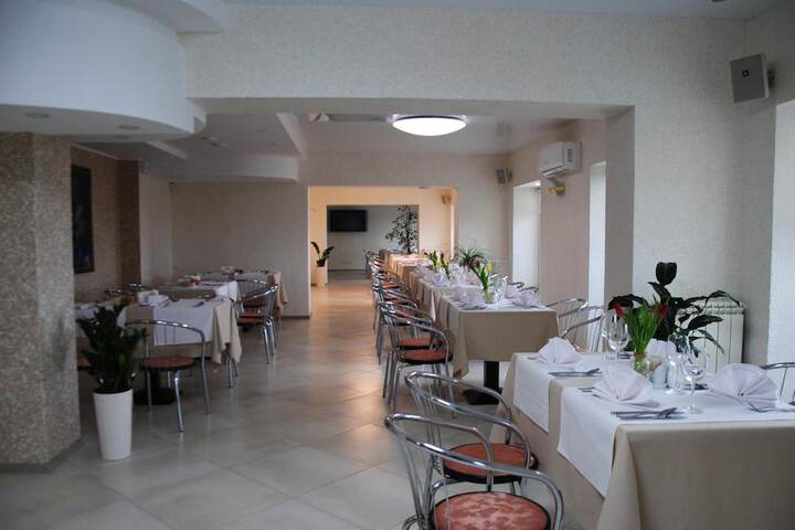 Dining 47 of 64