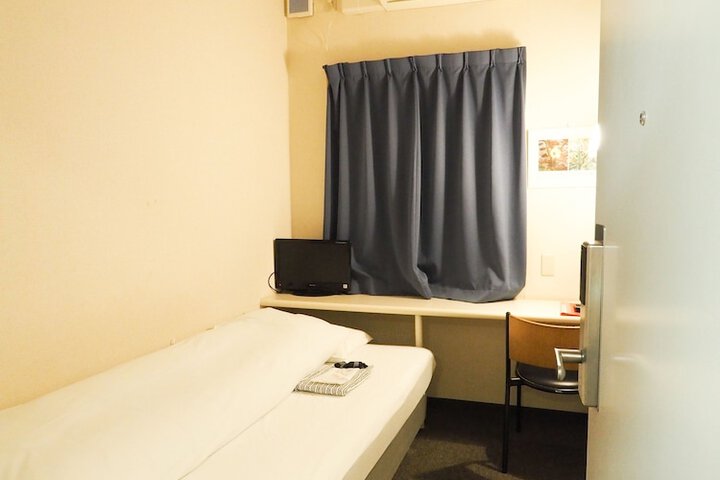 Room 7 of 94