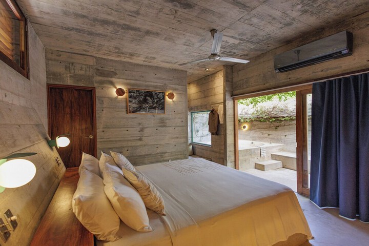 Room 10 of 51