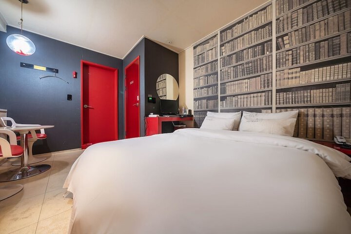 Room 5 of 30