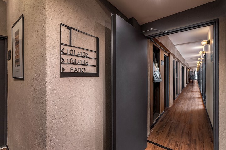 Room 8 of 28