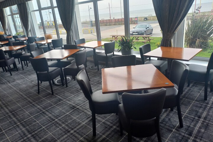 Lounge 80 of 92